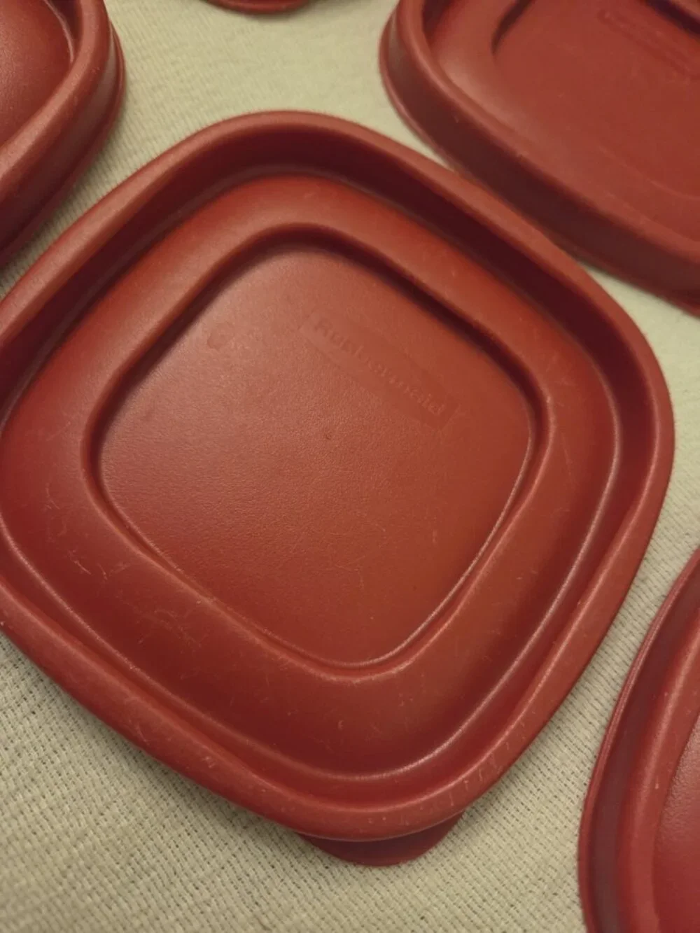 6 Rubbermaid 7J58 Red Easy Find Storage Container REPLACEMENT LIDS ONLY
